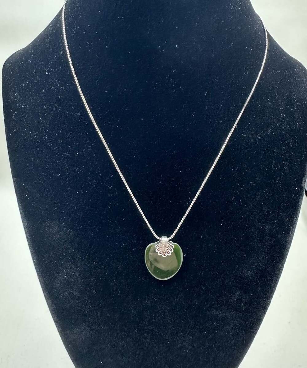 Vintage Avon 1982 Sterling Silver Jade Heart Pendant Necklace 16” Original Box